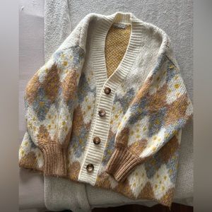 Pull&Bear knitted cardigan | Knit beige cardigan with buttons